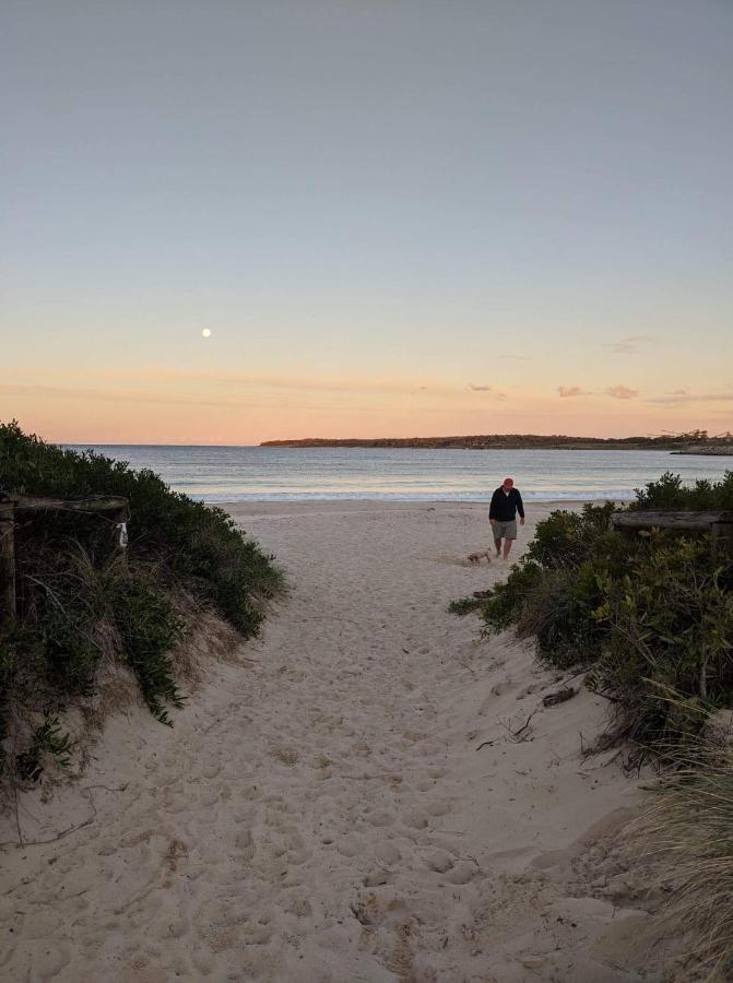 Shellharbour Beach Cottage - Stroll To Beach Flags - Back Gate Straight To Beach, Front Gate Walk To New Marina Holiday home