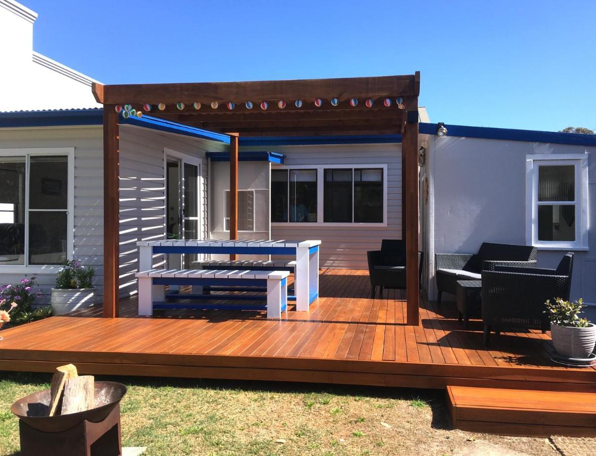 Shellharbour Beach Cottage - Stroll To Beach Flags - Back Gate Straight To Beach, Front Gate Walk To New Marina *