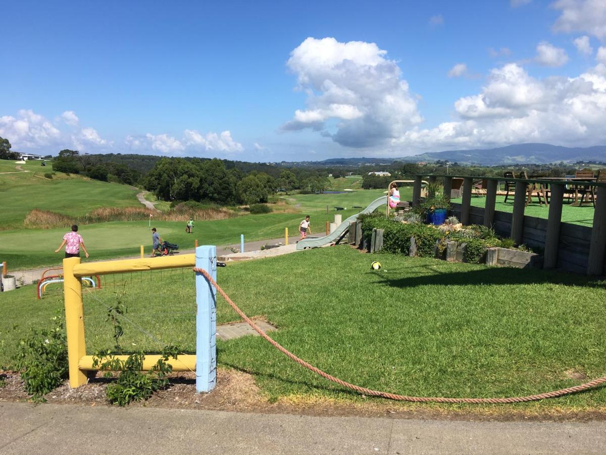 Shellharbour Beach Cottage - Stroll To Beach Flags - Back Gate Straight To Beach, Front Gate Walk To New Marina *