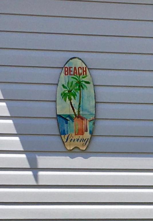 Holiday home Shellharbour Beach Cottage - Stroll To Beach Flags - Back Gate Straight To Beach, Front Gate Walk To New Marina *