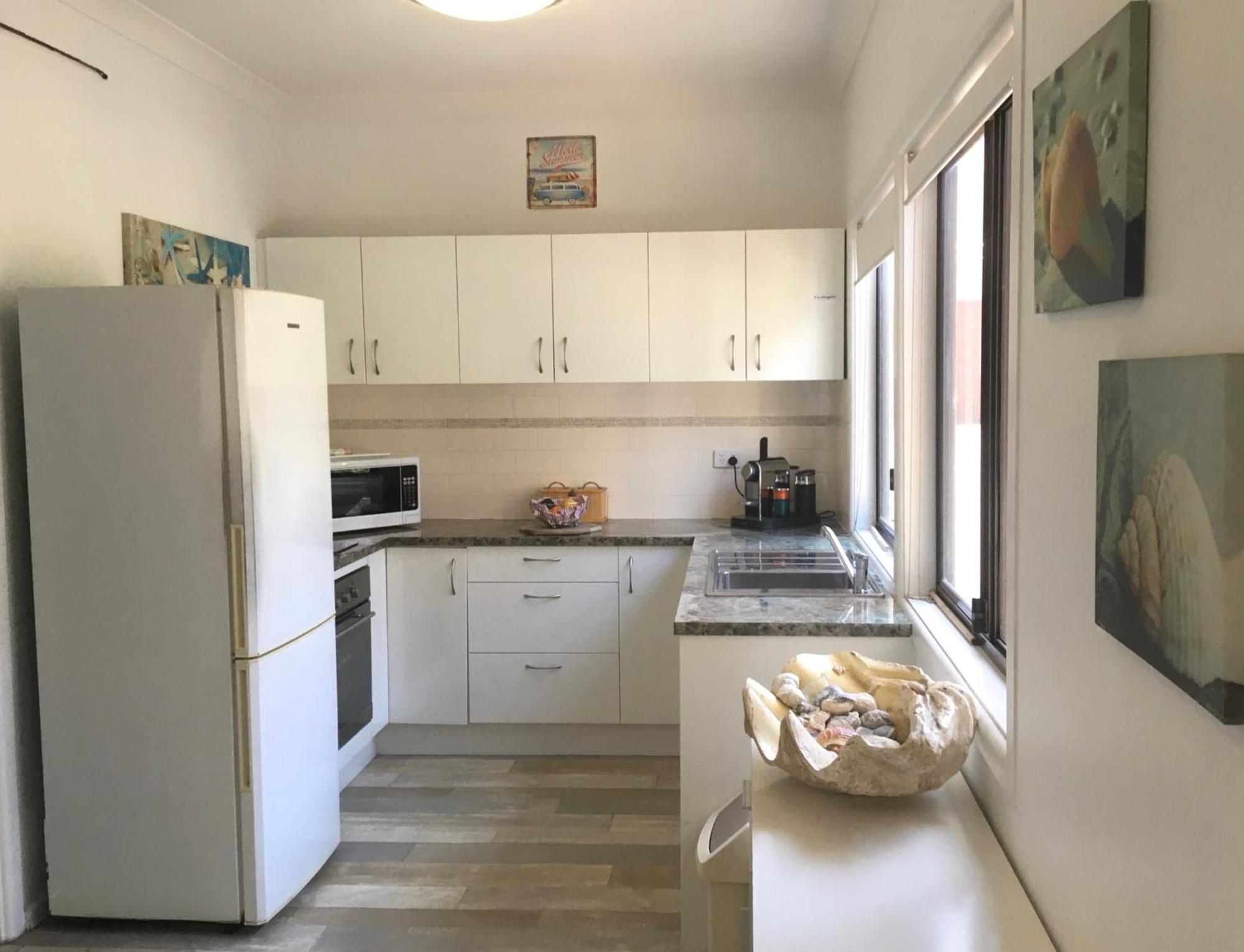 Shellharbour Beach Cottage - Stroll To Beach Flags - Back Gate Straight To Beach, Front Gate Walk To New Marina Shellharbour