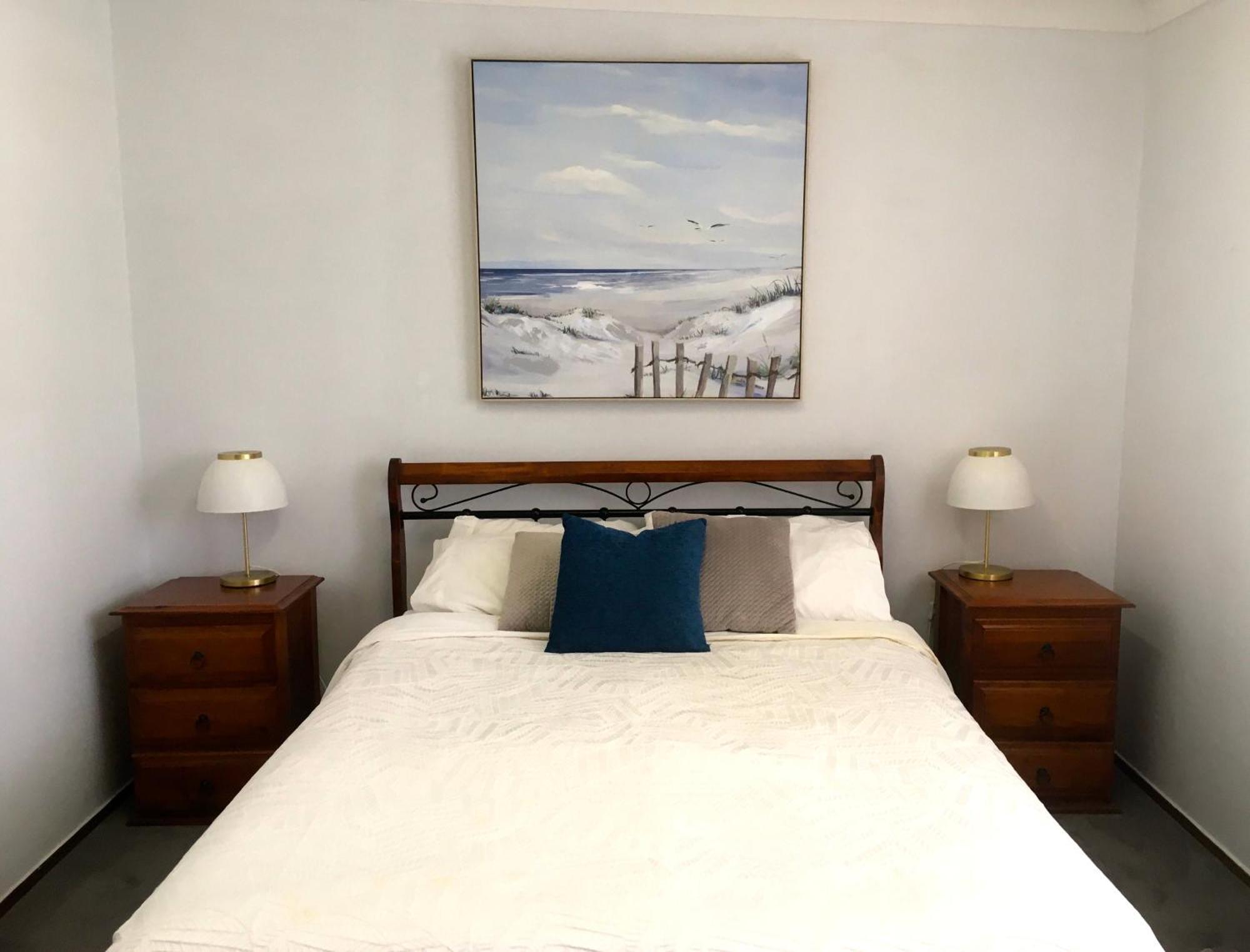 Holiday home Shellharbour Beach Cottage - Stroll To Beach Flags - Back Gate Straight To Beach, Front Gate Walk To New Marina Shellharbour