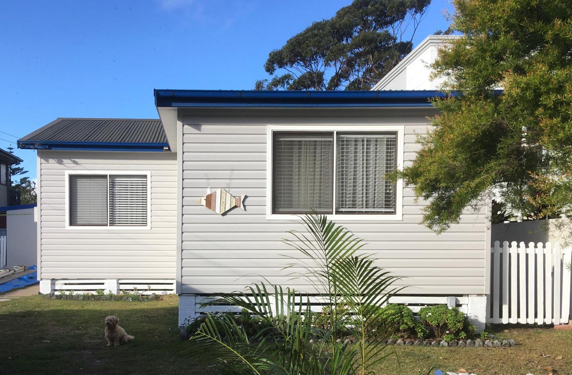 Shellharbour Beach Cottage - Stroll To Beach Flags - Back Gate Straight To Beach, Front Gate Walk To New Marina Holiday home