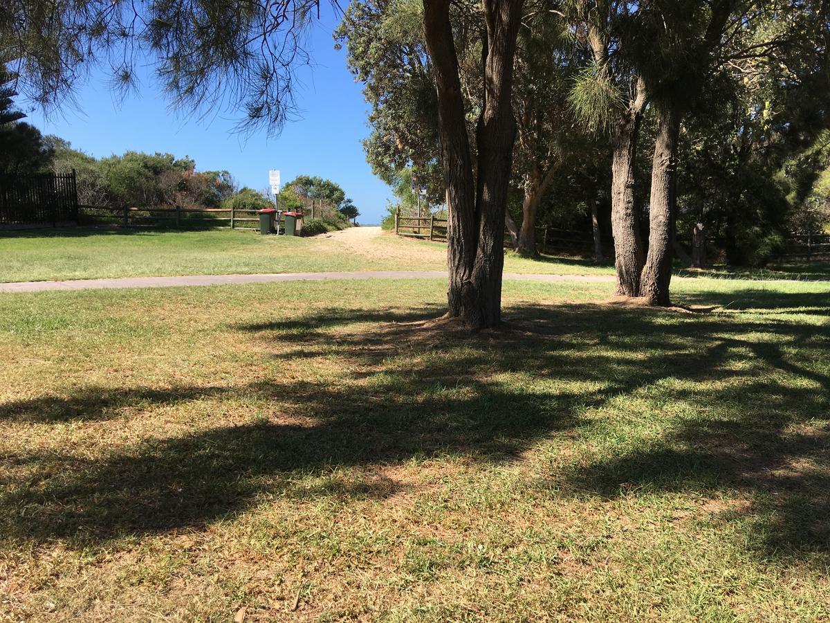 Shellharbour Beach Cottage - Stroll To Beach Flags - Back Gate Straight To Beach, Front Gate Walk To New Marina Holiday home *
